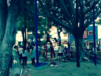 Blog_Kevin_Acrobats_350x263 Blog_Kevin_Acrobats_350x263